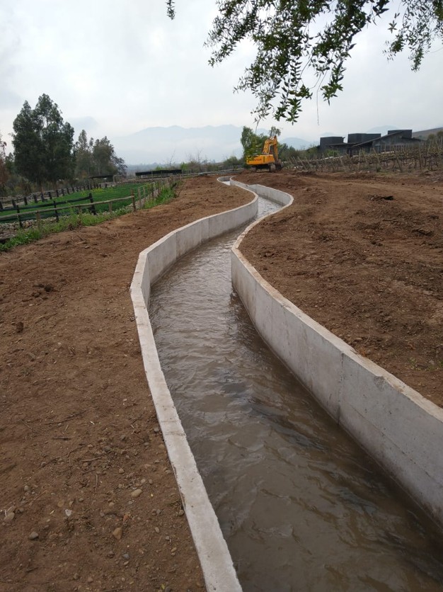 Construcción de canal de riego AQUASYS